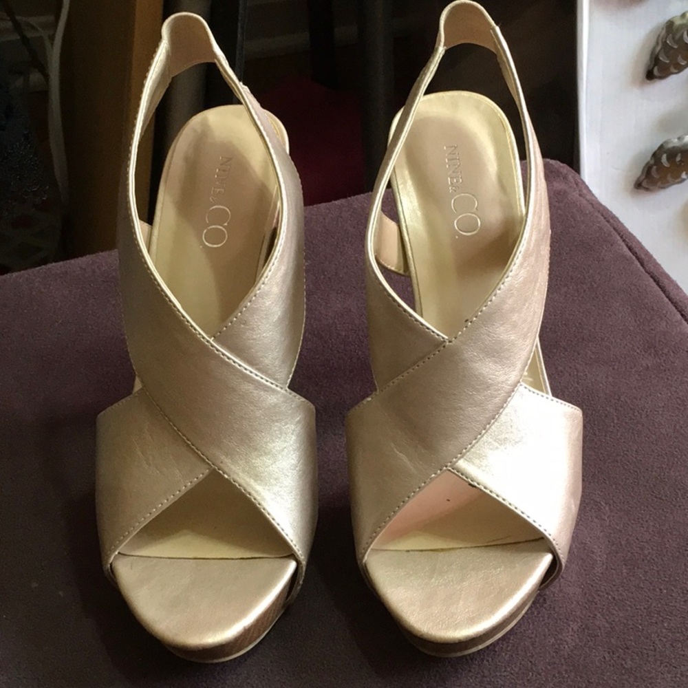 Nine & Co. 5” heel with 1” platform toe.